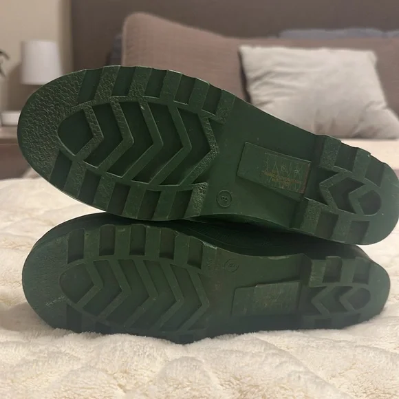 Vintage Green J. Crew Rubber Rain Boots with Beagles - Picture 4 of 4